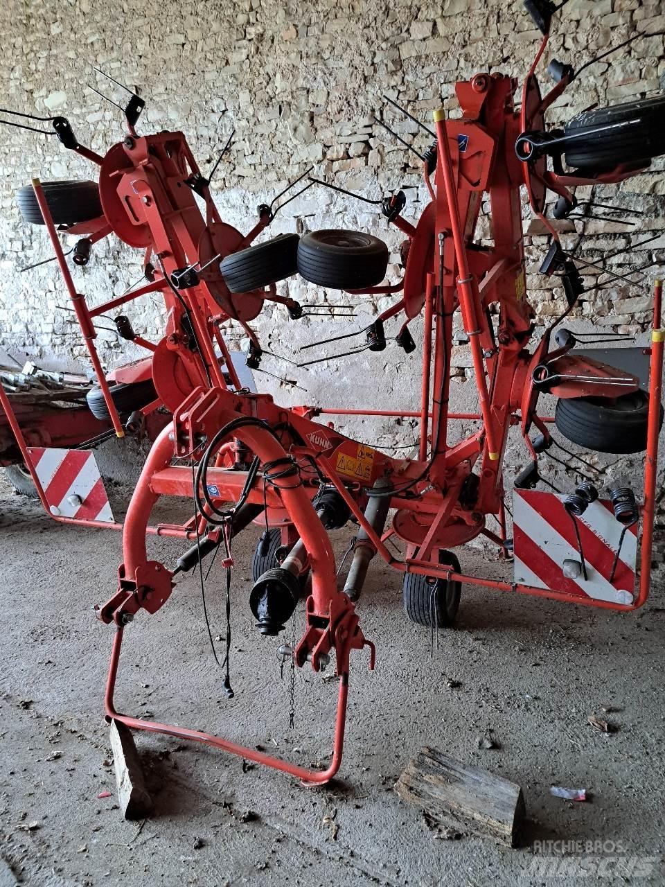 Kuhn GF7902 Zgrabiarki i przetrząsacze