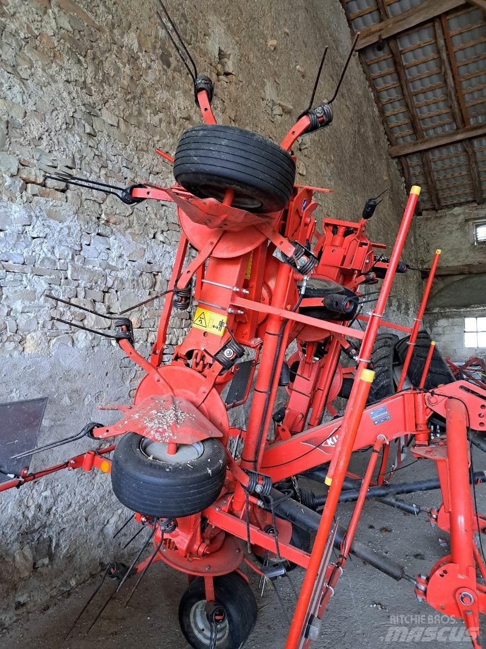 Kuhn GF7902 Zgrabiarki i przetrząsacze