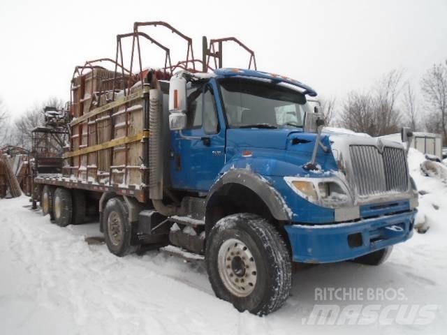 International 4600 Ciężarówki typu Platforma / Skrzynia