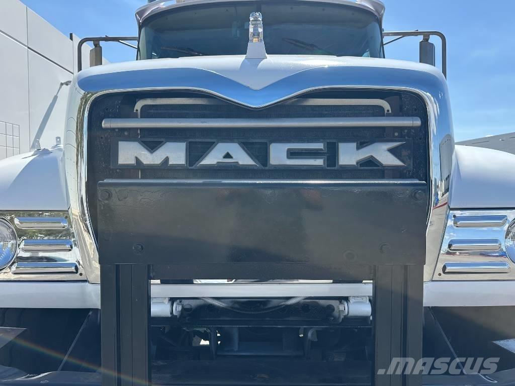 Mack CV 713 Ciężarówki z wymienną zabudową