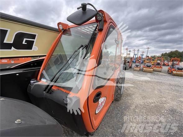 JLG 742 Ładowarki teleskopowe