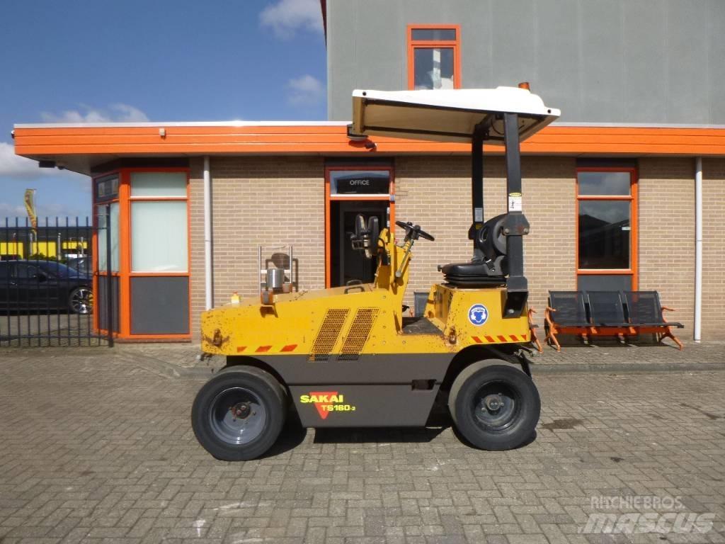 Sakai TS160-2 Walce ogumione
