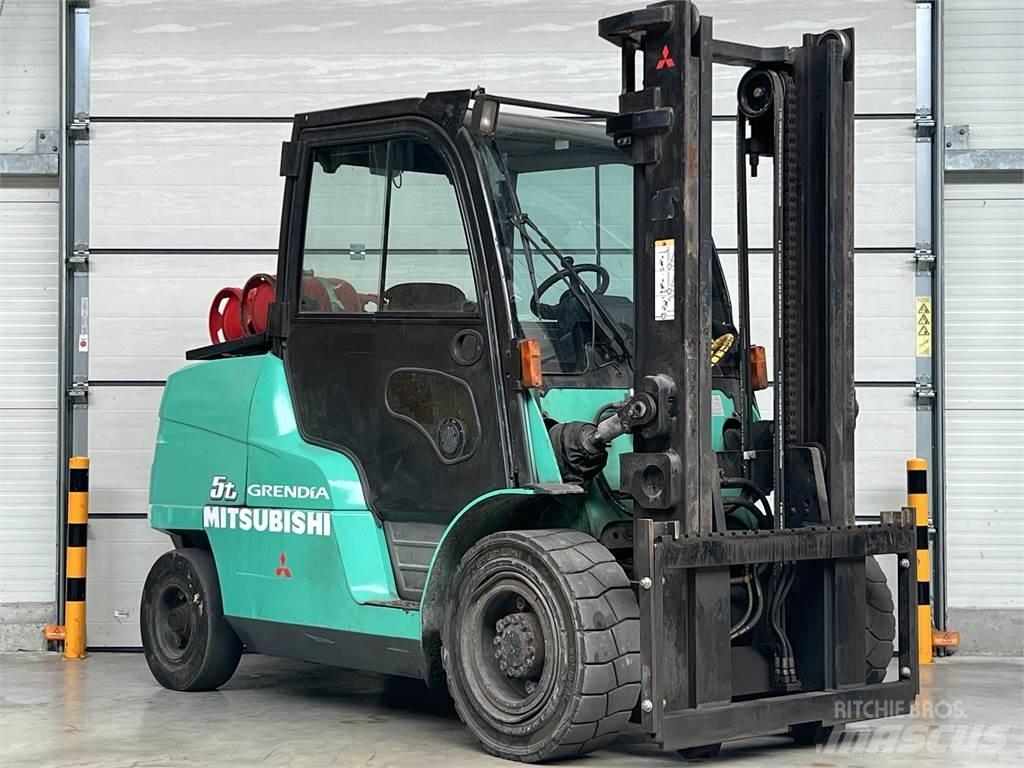 Mitsubishi FG 55 N Wózki LPG