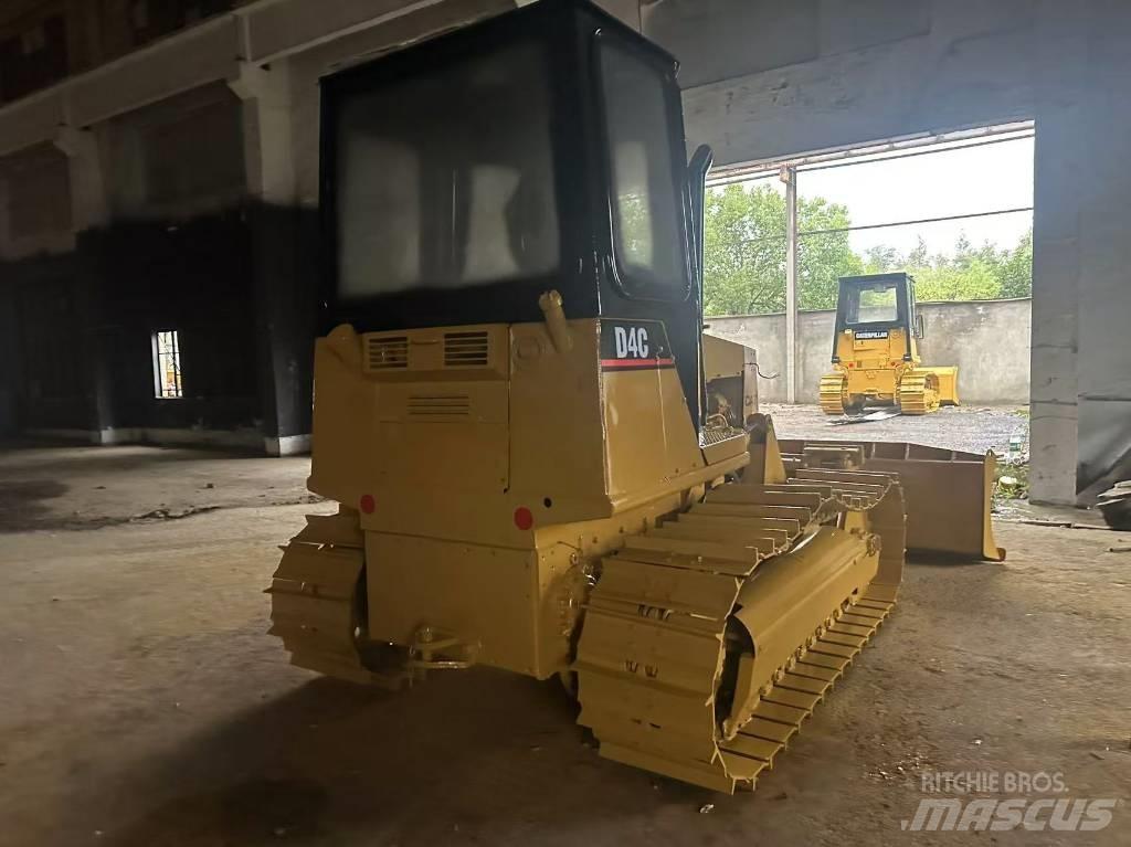 CAT D 4 C Spycharki gąsienicowe