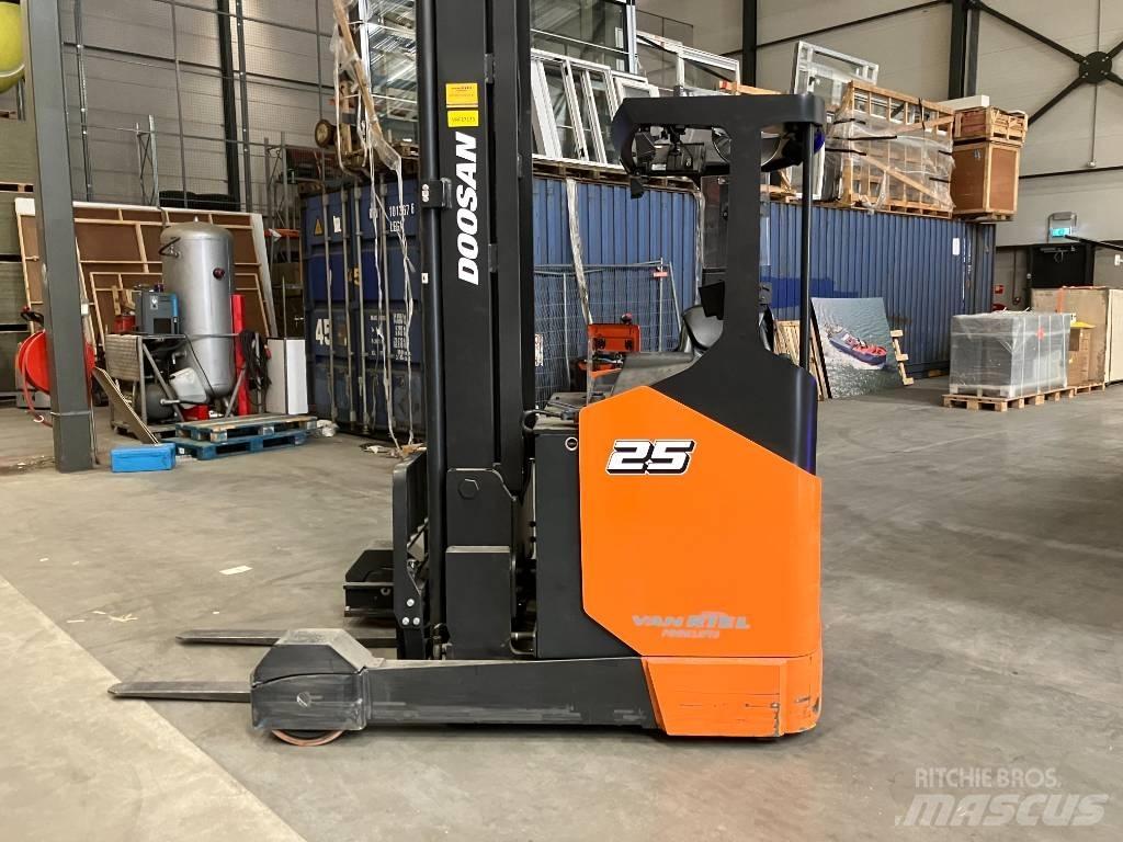 Doosan BR25JW-9 Wózki widłowe wysokiego składowania