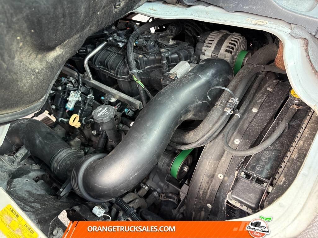 Isuzu NPR Ciężarówki typu Platforma / Skrzynia