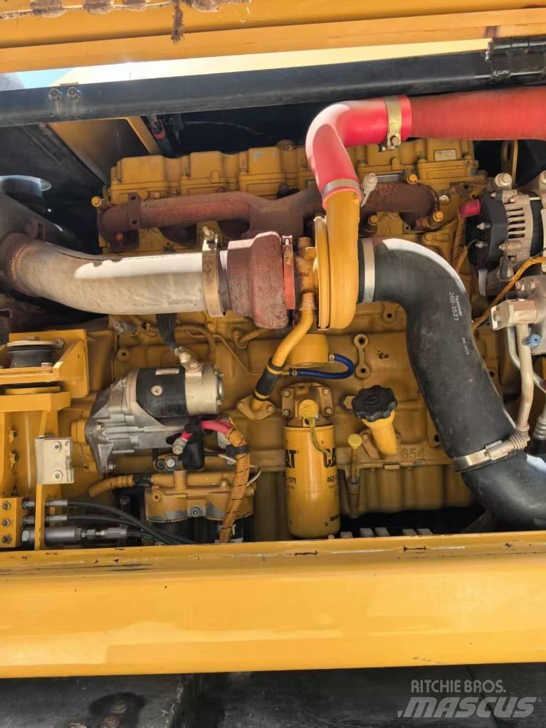 CAT M 320 Koparki kołowe