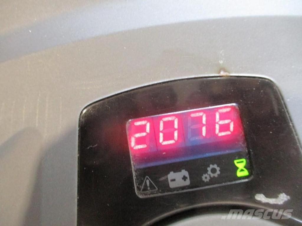 Toyota LPE200 Wózki widłowe unoszące z platformą dla operatora