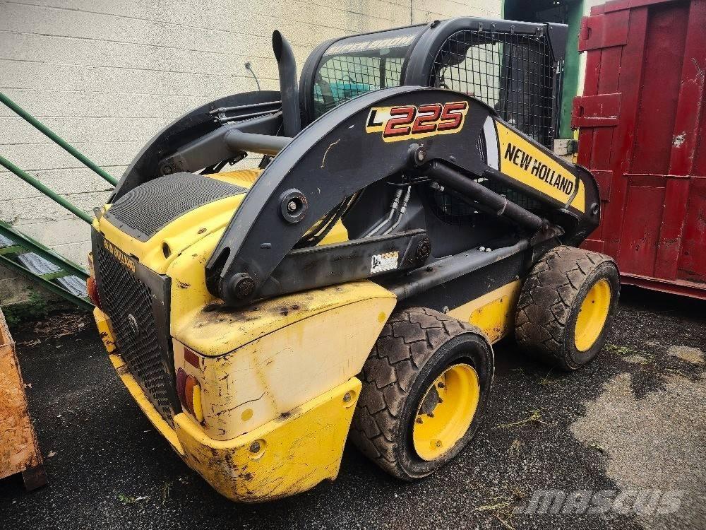 New Holland 225L Ładowarki burtowe