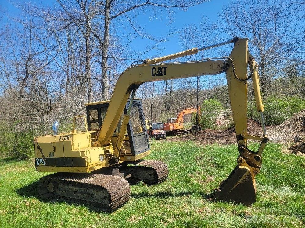 CAT E 70 B Koparki gąsienicowe
