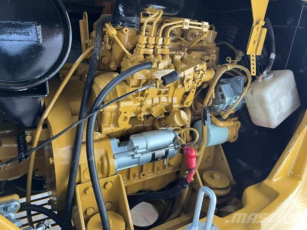 CAT 305.5 Minikoparki