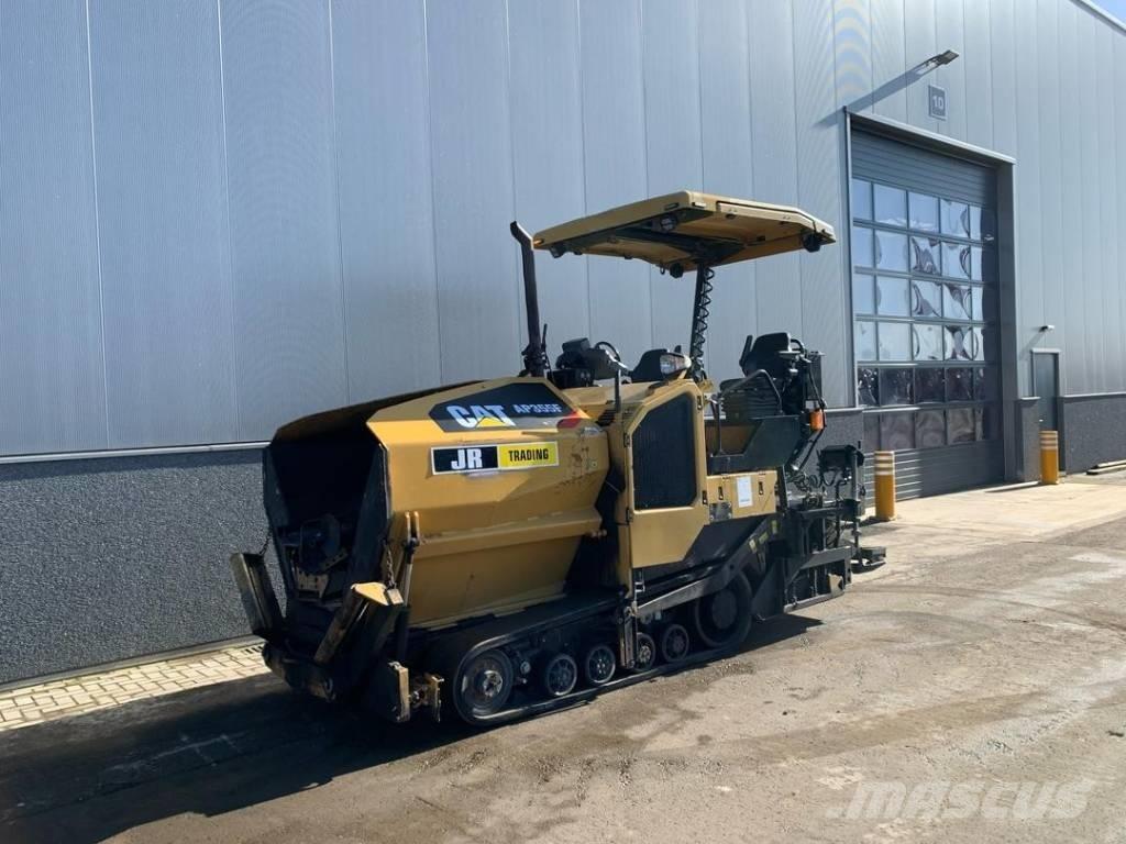 CAT AP355F Rozściełacze do asfaltu