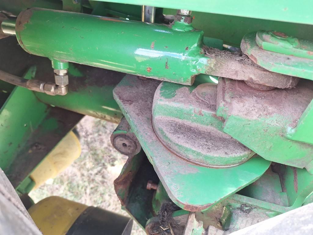 John Deere 328 Kosiarki ze wstępną obróbka paszy