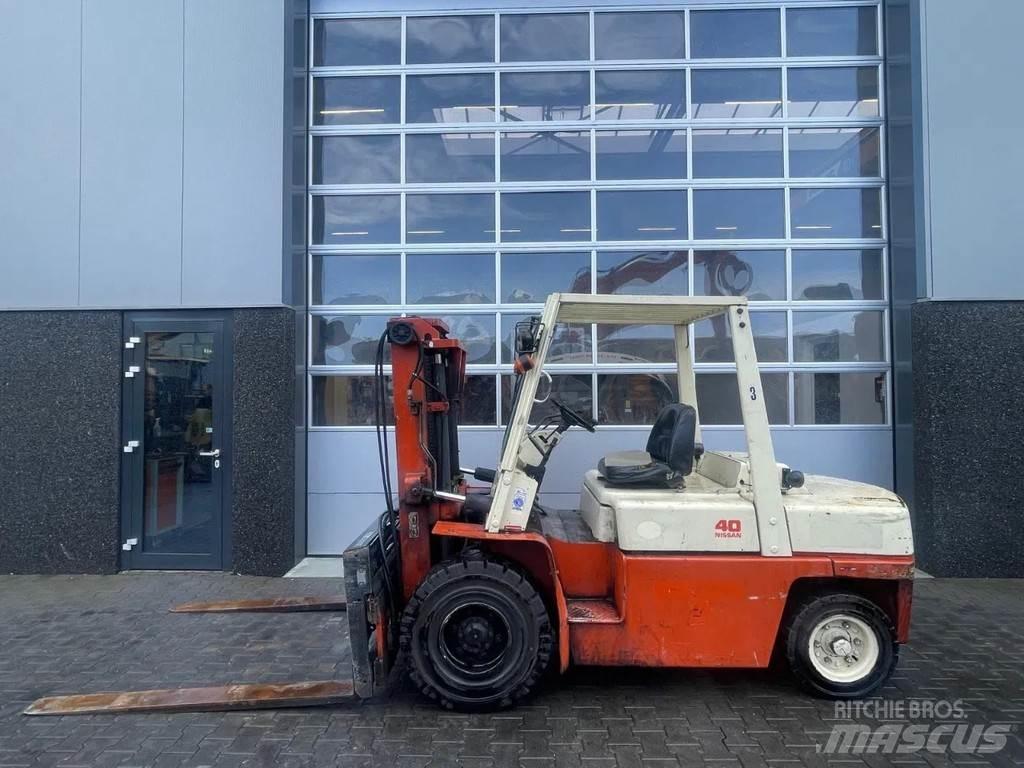 Nissan 40 Wózki widłowe inne