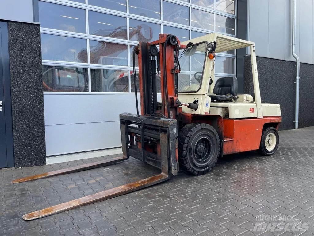 Nissan 40 Wózki widłowe inne