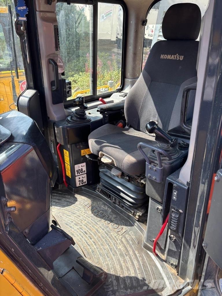 Komatsu D 65 PXi-18 Spycharki gąsienicowe