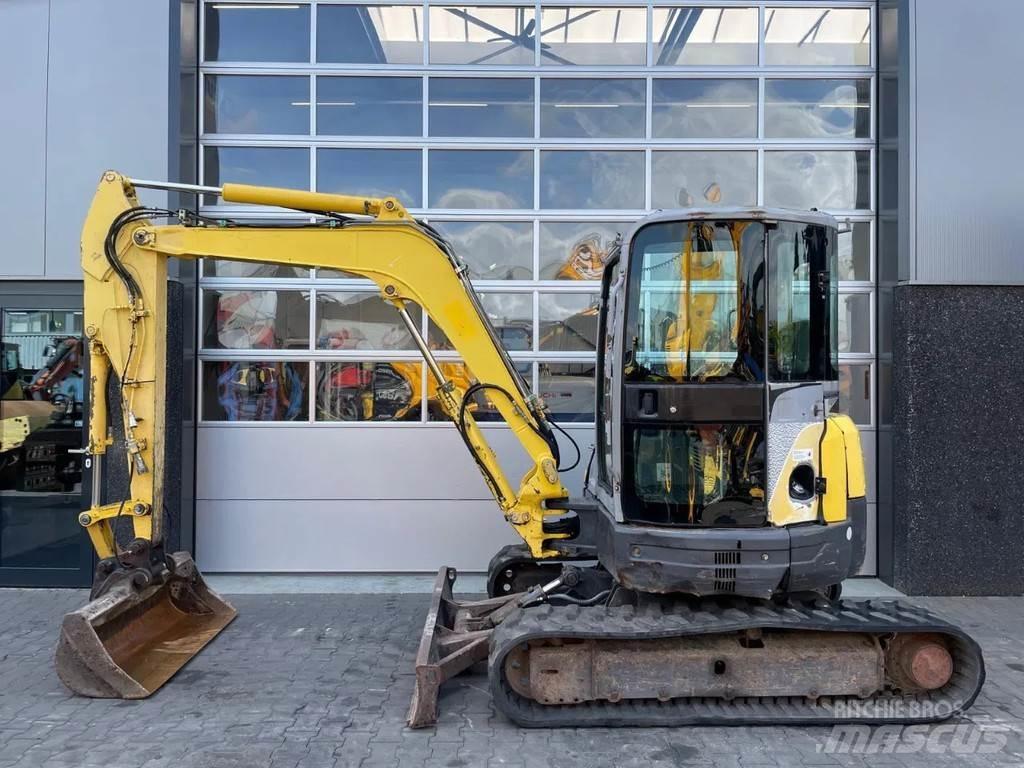 New Holland E50.2 Minikoparki