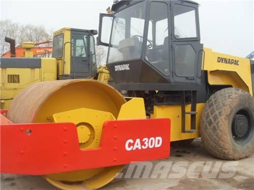 Dynapack CA 301 D Walce jednobębnowe