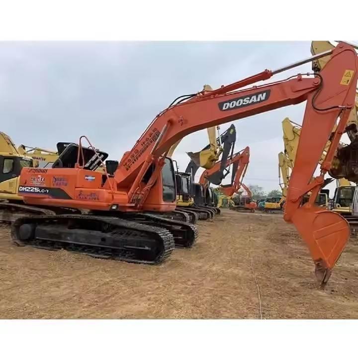 Doosan DH 225 Koparki gąsienicowe