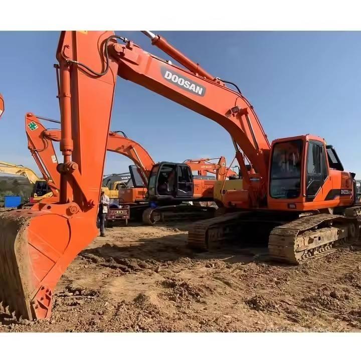 Doosan DH 225 Koparki gąsienicowe