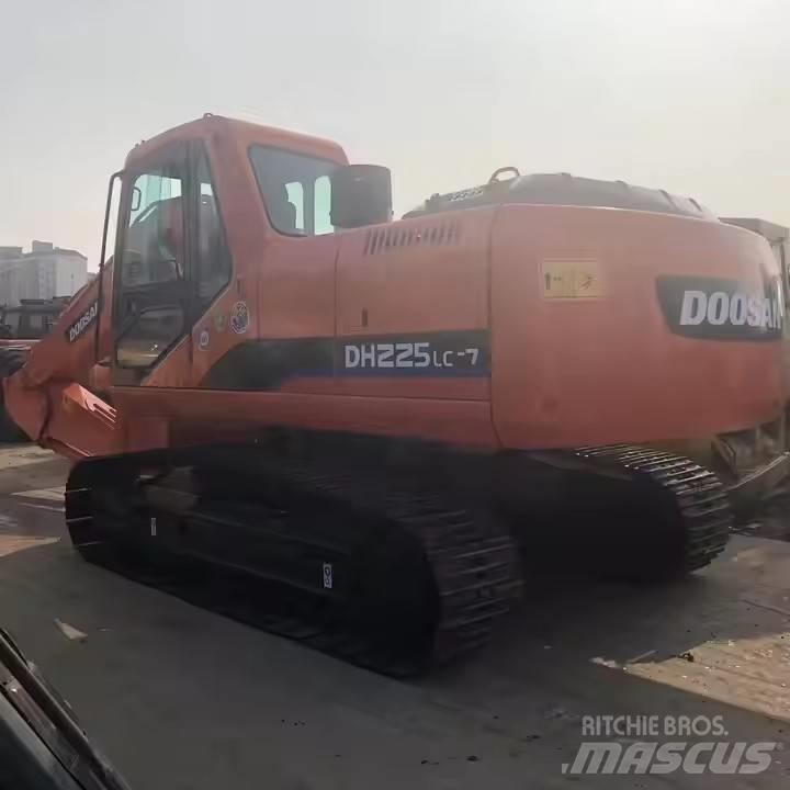 Doosan DH 225 Koparki gąsienicowe