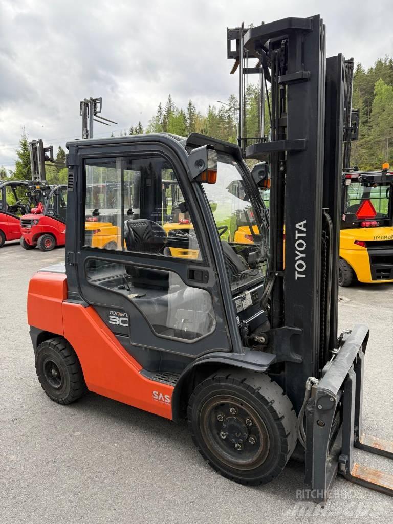 Toyota 02-8 FDF 30 Wózki Diesla