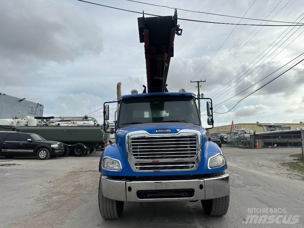 Freightliner M2 Ciężarówki typu Platforma / Skrzynia