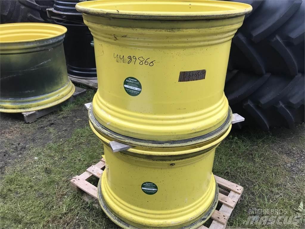 John Deere 23x34 Opony, koła i felgi