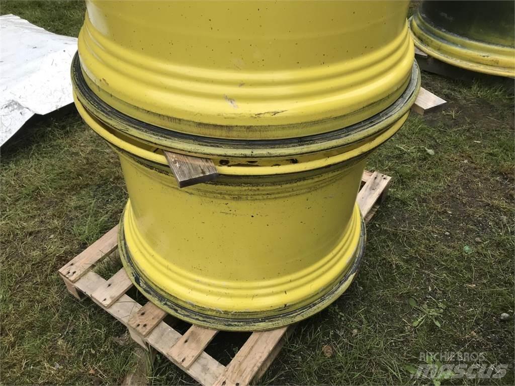 John Deere 23x34 Opony, koła i felgi