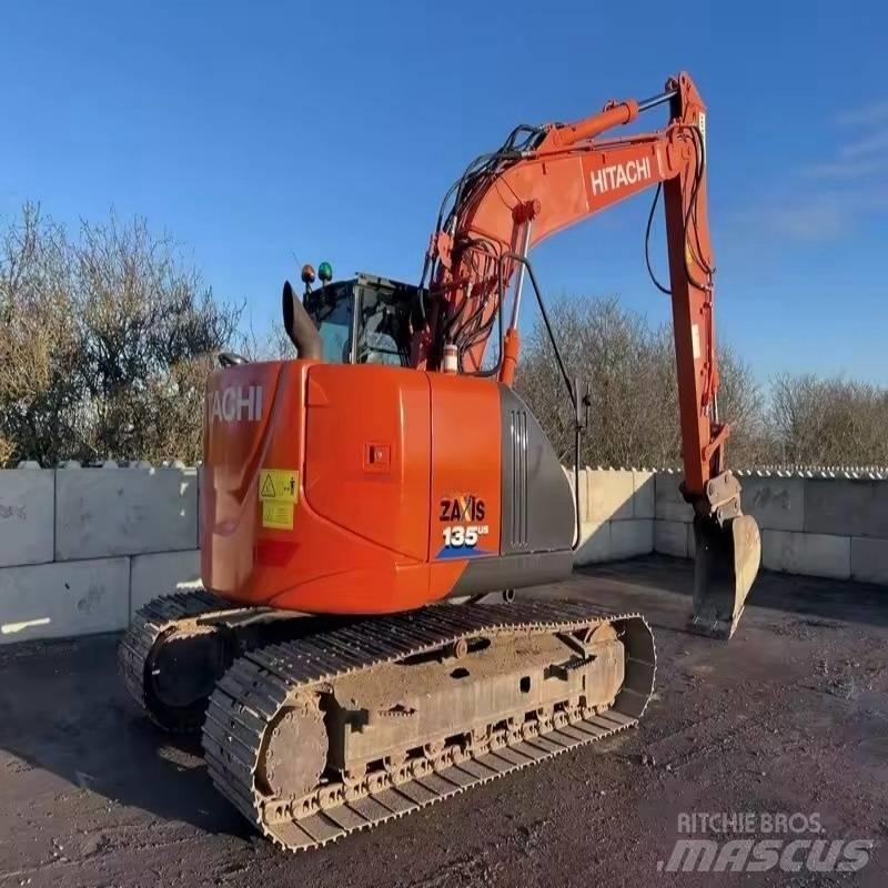 Hitachi ZX 135 Koparki gąsienicowe