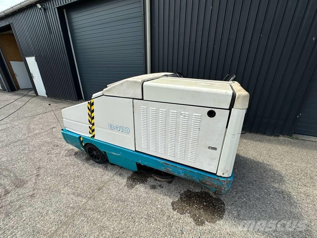 Tennant 8410 Zamiatarki - Zgarniarki - Odśnieżarki
