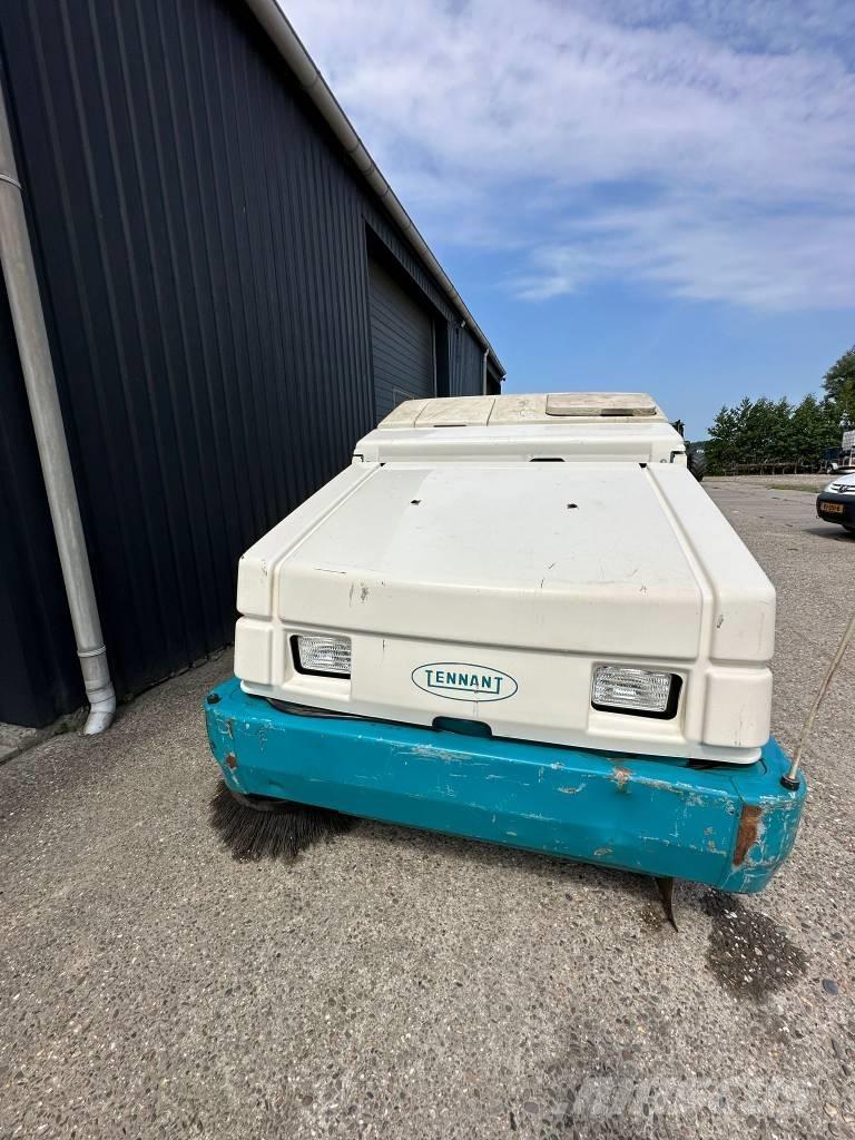 Tennant 8410 Zamiatarki - Zgarniarki - Odśnieżarki