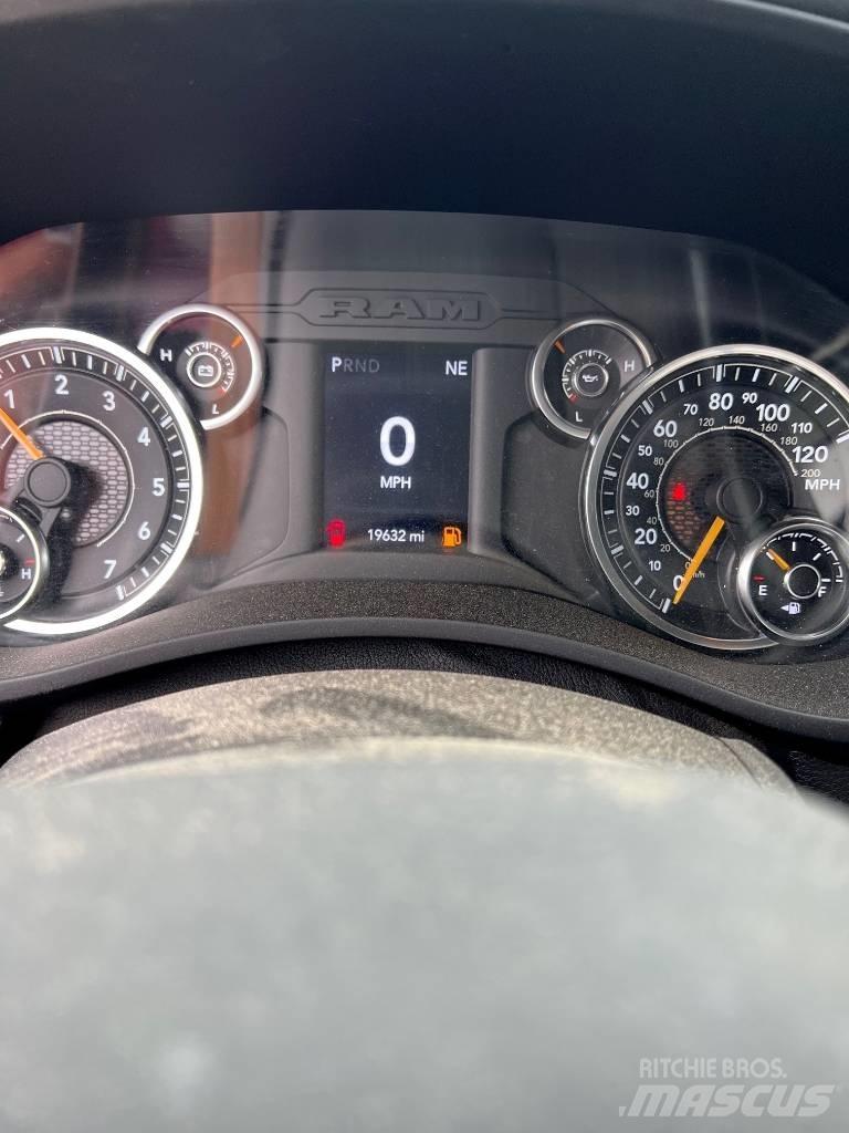 RAM 5500 Ciężarówki typu Platforma / Skrzynia