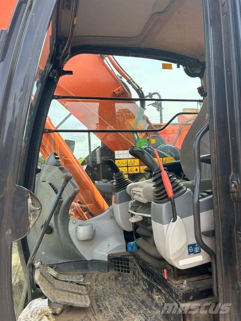 Hitachi ZX225 USLC-6 Koparki gąsienicowe