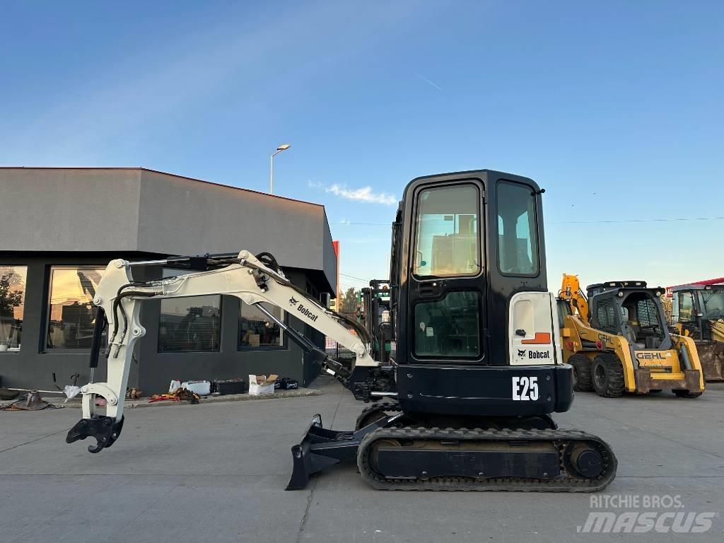 Bobcat E25EM Minikoparki