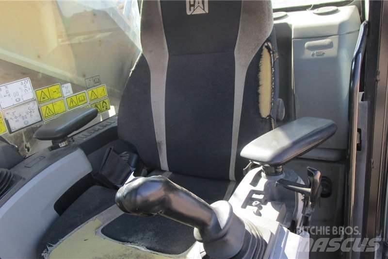 CAT 374FL Minikoparki