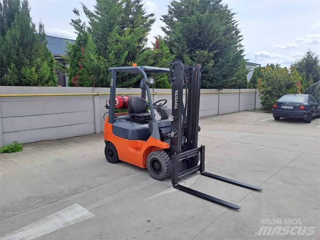 Toyota 7FGF15 Wózki LPG