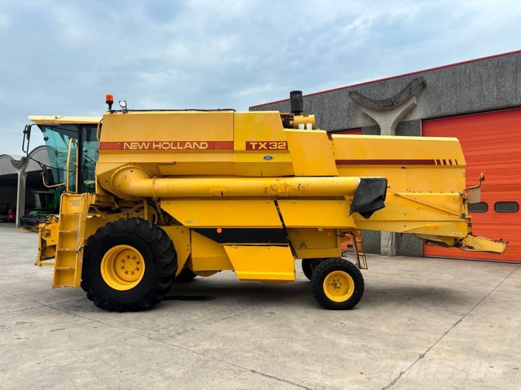 New Holland TX 32 Kombajny zbożowe