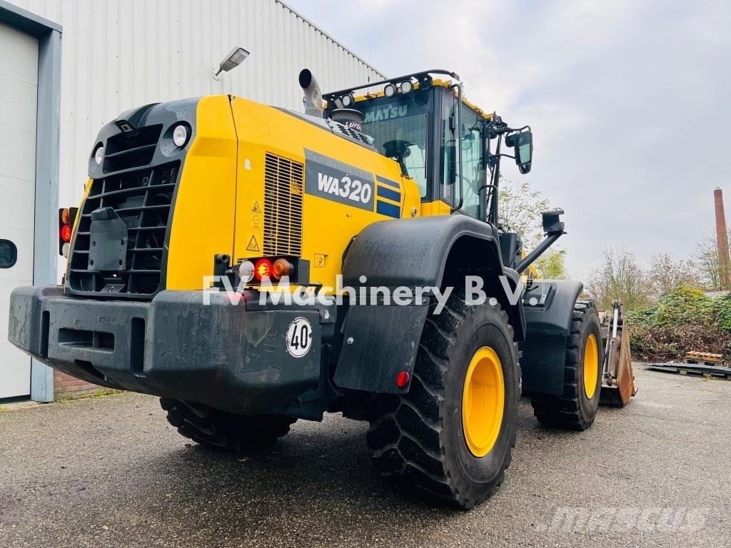 Komatsu WA320 Ładowarki kołowe