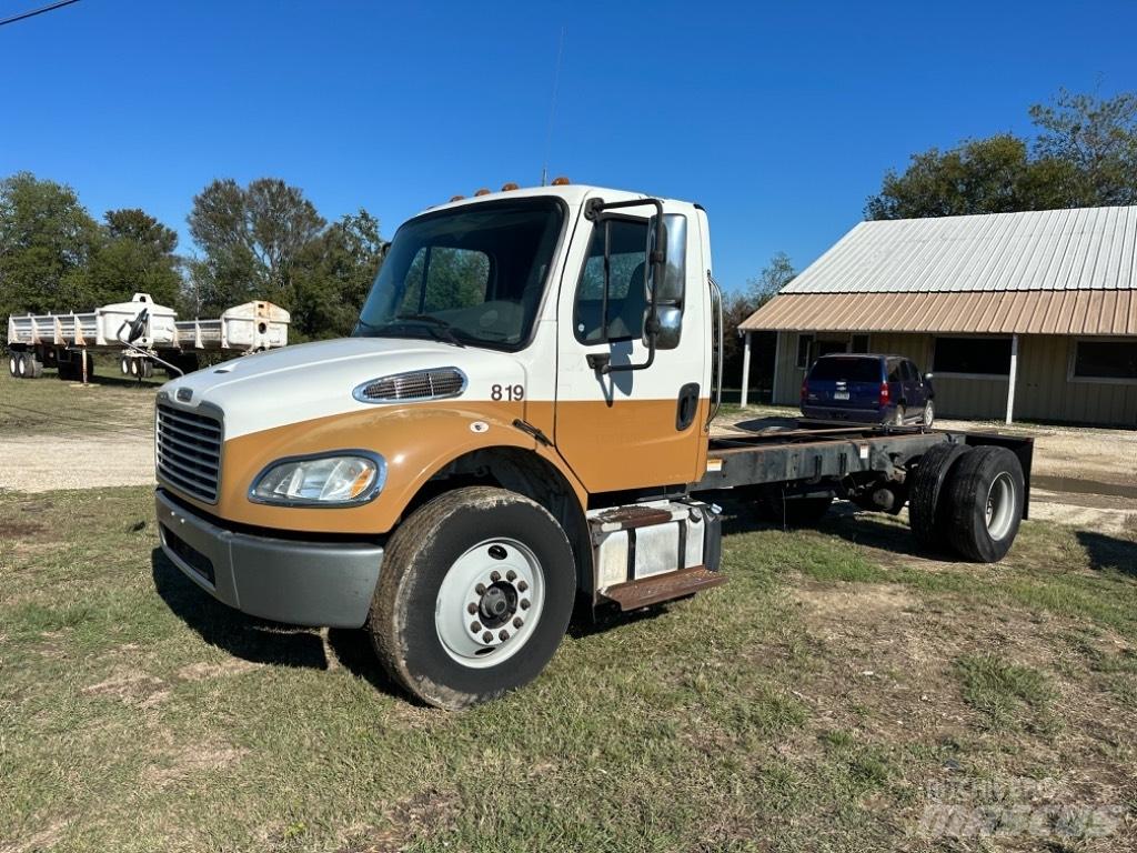 Freightliner M 106 Pojazdy pod zabudowę