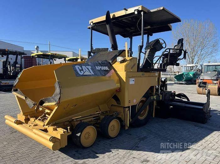CAT AP 500E Rozściełacze do asfaltu