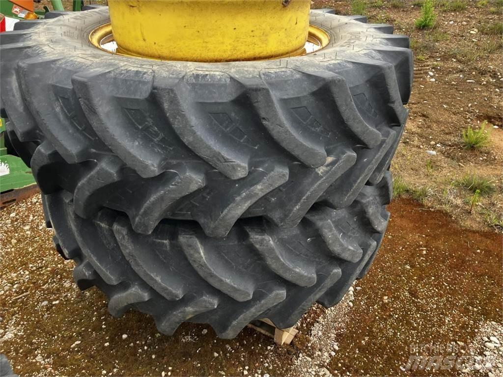 Petlas 480/70R34 Opony, koła i felgi