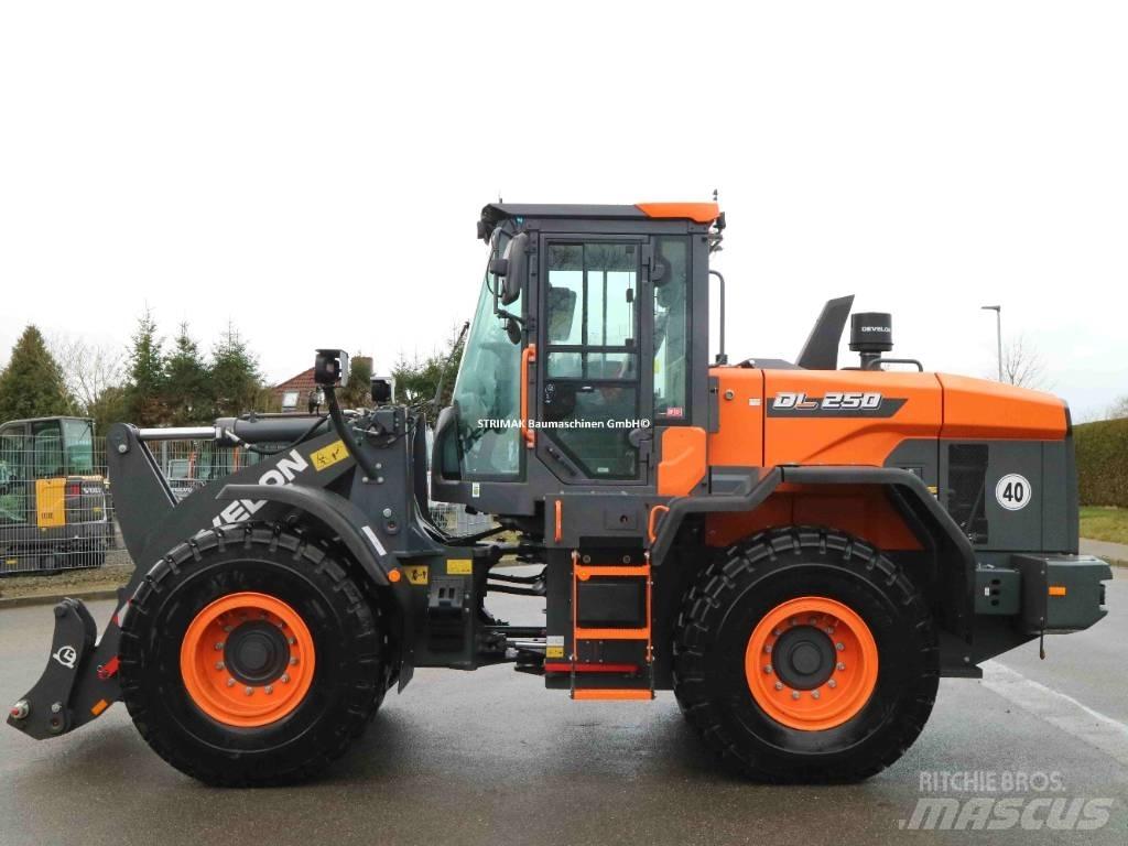 Develon DL 250-7 Ładowarki kołowe
