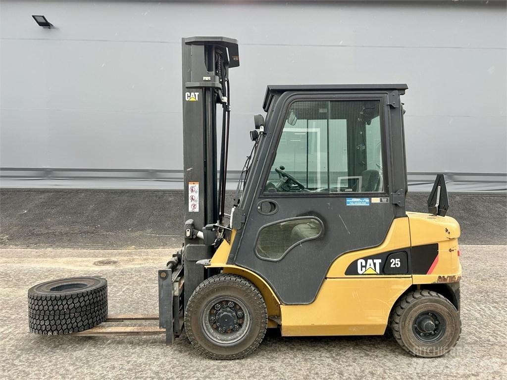 CAT DP 25 NT Wózki Diesla