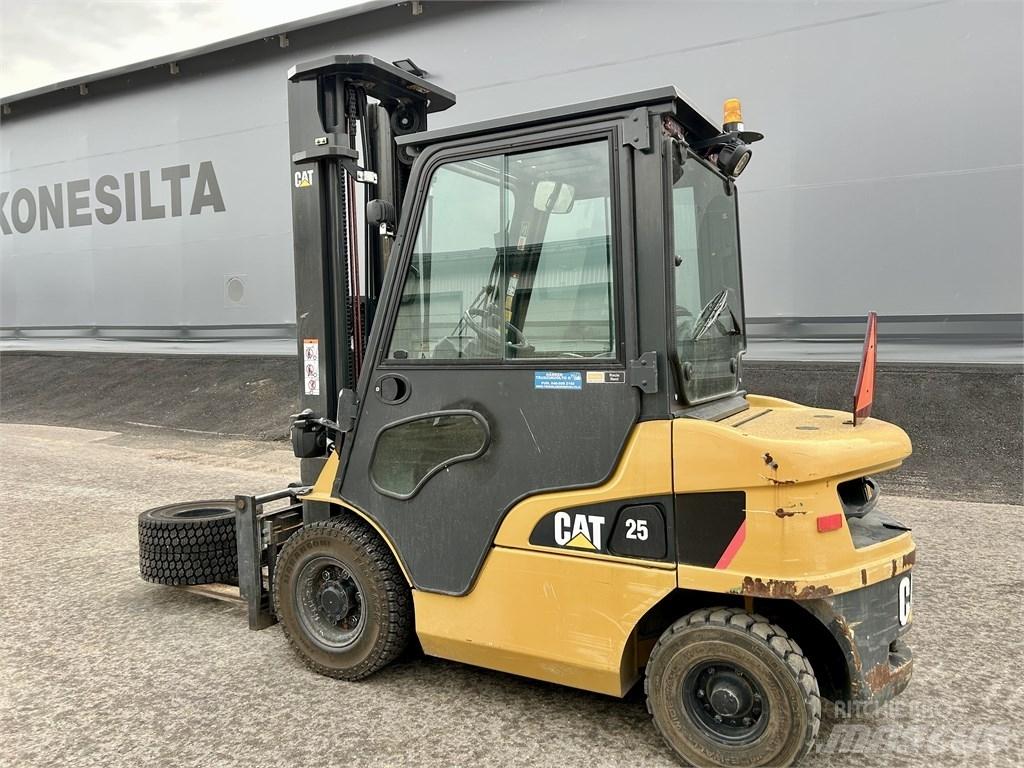CAT DP 25 NT Wózki Diesla