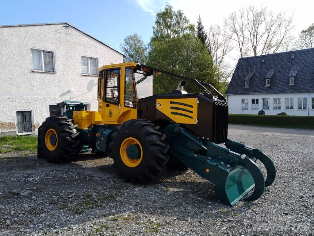 HSM 904S Traktory leśne