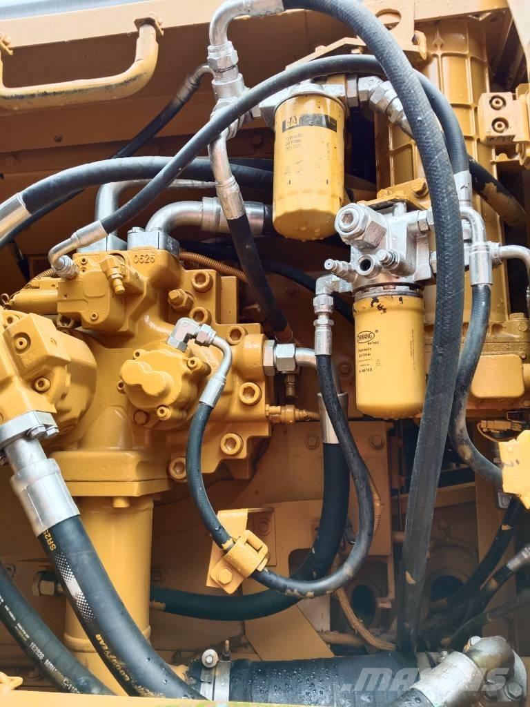 CAT 330 D Koparki gąsienicowe