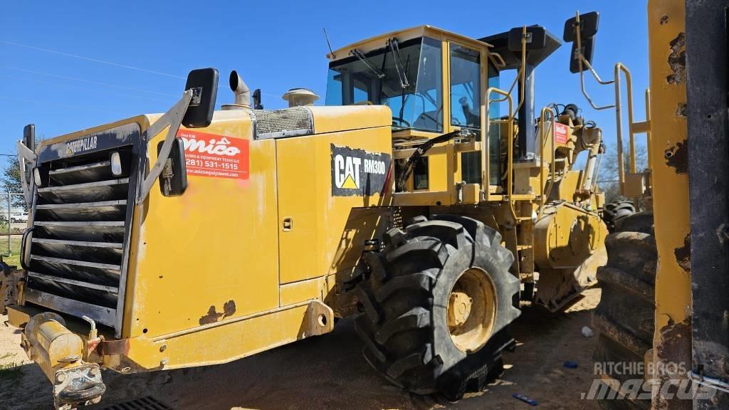 CAT RM 300 Recyklery do asfaltu