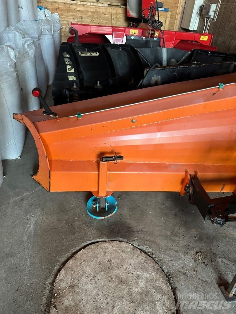 FMG AA 300 Lemiesze i pługi śnieżne