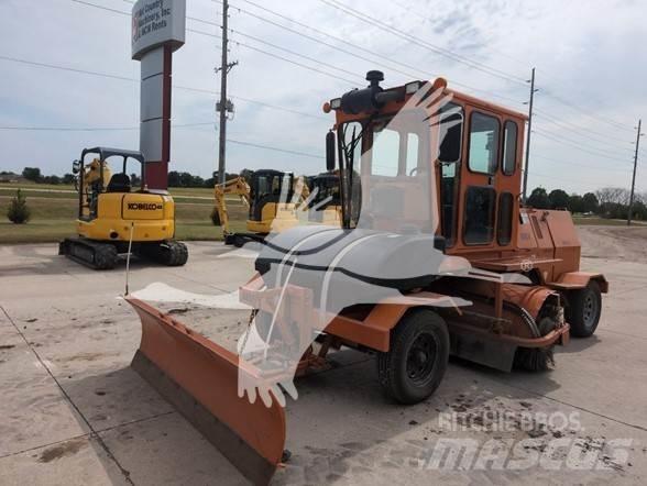 Broce RCT350 Zamiatarki - Zgarniarki - Odśnieżarki